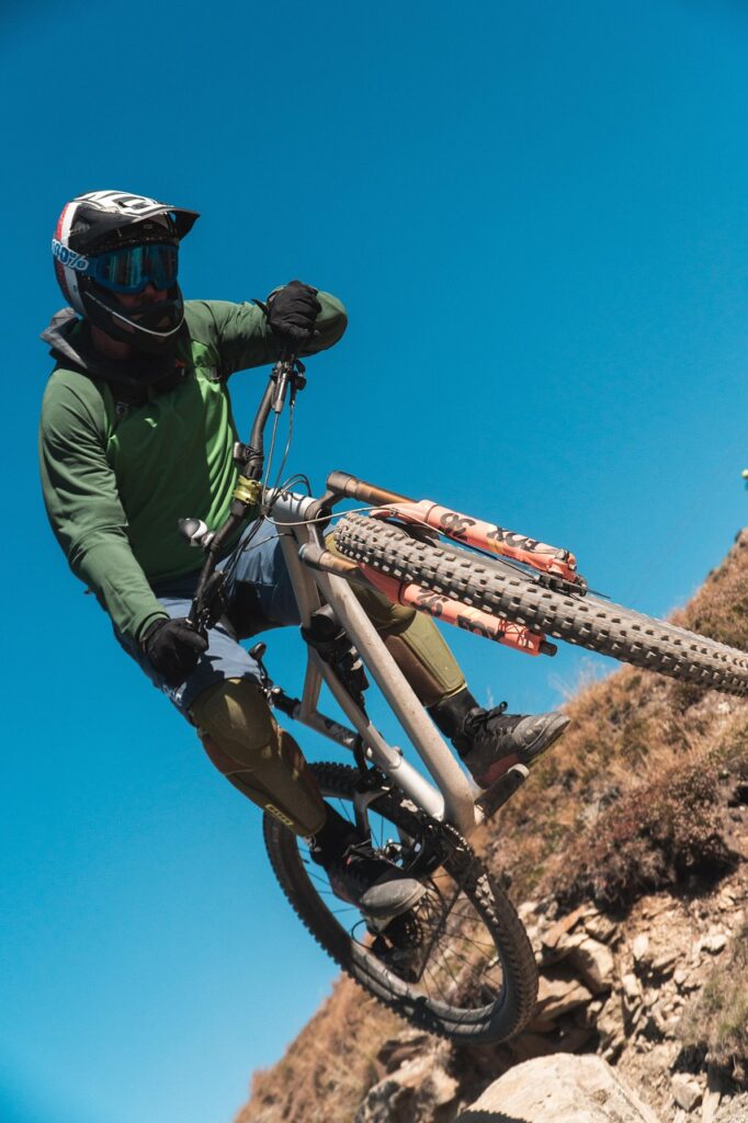 下り坂だけで膝痛になる時の対策は？